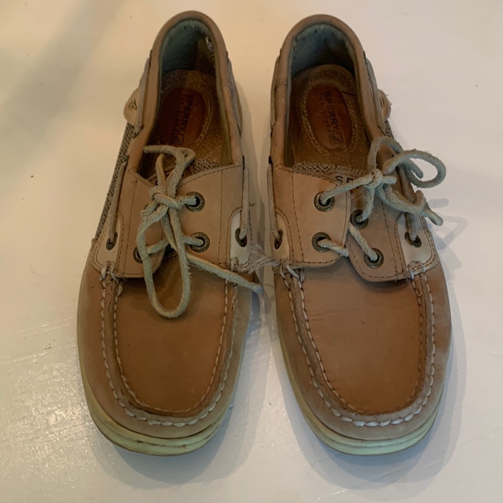 Sperry topsiders tan